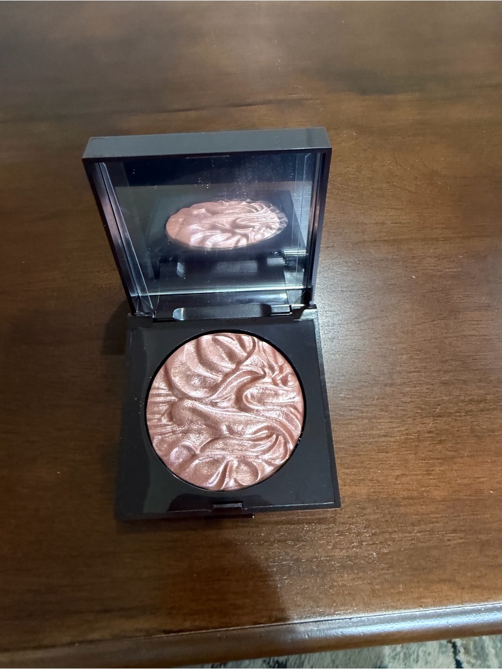 laura mercier Face Illuminator Powder - Deep Brown Packaging - Picture 3 of 8